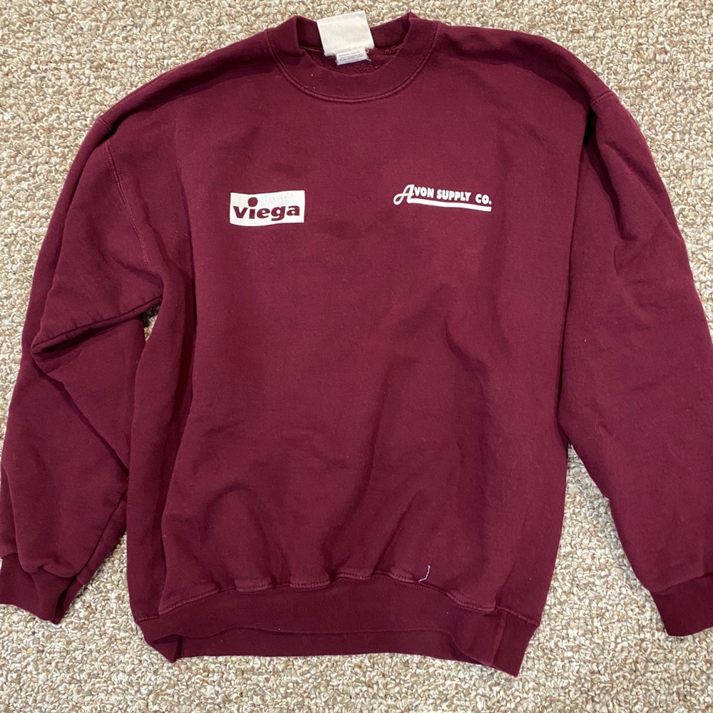 MAROON CREWNECK